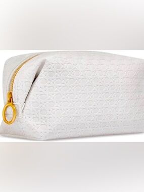 Gorgeous NWT Tory Burch cosmetic case will fill with perfume samples